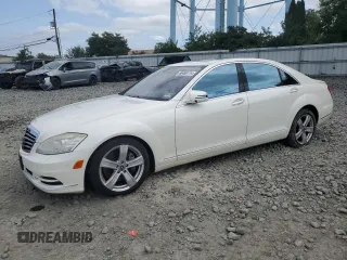 2011 Mercedes-Benz S 550 z VIN WDDNG8GB1BA365569, wystawiony jako Copart lot #69496114 z przebiegiem 110 645 mil mil oraz Szkoda całkowita • Salvage title. Historia ofert i sprzedaży dostępna na DreamBid. Obrazek 1.