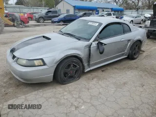 2001 Ford Mustang Standard z VIN 1FAFP40401F200672, wystawiony jako Copart lot #51295345 z przebiegiem Nie podano mil oraz Szkoda całkowita • Salvage title. Historia ofert i sprzedaży dostępna na DreamBid. Obrazek 1.