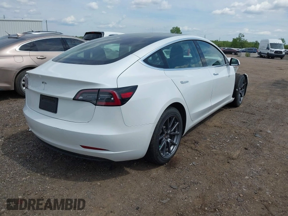 2020 Tesla Model 3 Standard Range Plus z VIN 5YJ3E1EA3LF794276, wystawiony jako IAAI lot #42390409 z przebiegiem 51 924 mil mil oraz . Historia ofert i sprzedaży dostępna na DreamBid. Obrazek 4.