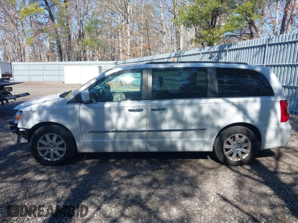 2015 Chrysler Town & Country Touring with VIN 2C4RC1BG4FR755536, listed as a IAAI auction lot 41769040 with 118,393 mi miles and . Bid and sale history available at DreamBid. Image 14.