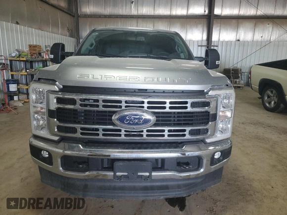 2023 Ford F-250 XL with VIN 1FT7X2BN8PED57681, listed as a Copart auction lot 58341604 with 8,220 mi miles and Salvage title. Bid and sale history available at DreamBid. Image 5.