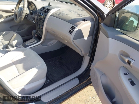 2010 Toyota Corolla z VIN 2T1BU4EE4AC313326, wystawiony jako IAAI lot #42397236 z przebiegiem 185 441 mil mil oraz . Historia ofert i sprzedaży dostępna na DreamBid. Obrazek 5.