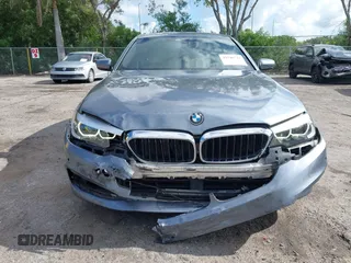 2019 BMW 5 Series 530i z VIN WBAJA5C50KBX87929, wystawiony jako IAAI lot #42546731 z przebiegiem 50 129 mil mil oraz . Historia ofert i sprzedaży dostępna na DreamBid. Obrazek 6.