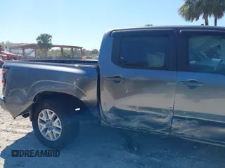 2022 Nissan Frontier SV z VIN 1N6ED1EJ4NN682356, wystawiony jako IAAI lot #41778467 z przebiegiem 26 055 mil mil oraz . Historia ofert i sprzedaży dostępna na DreamBid. Obrazek 17.
