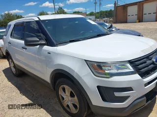 2019 Ford Police Interceptor Utility z VIN 1FM5K8AR3KGA29655, wystawiony jako IAAI lot #42337107 z przebiegiem 136 729 mil mil oraz . Historia ofert i sprzedaży dostępna na DreamBid. Obrazek 1.