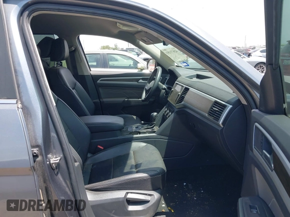 2022 Volkswagen Atlas SE with VIN 1V2WR2CA1NC514072, listed as a IAAI auction lot 42071153 with 53,879 mi miles and . Bid and sale history available at DreamBid. Image 5.