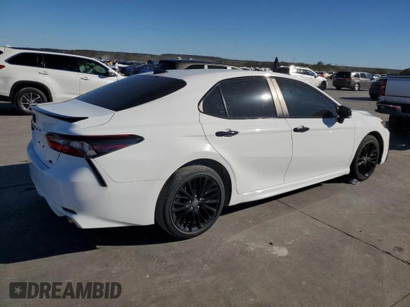 2022 Toyota Camry SE with VIN 4T1G11AK8NU033910, listed as a Copart auction lot 80560594 with 28,298 mi miles and Salvage Title. Bid and sale history available at carsss.com. Image 3.