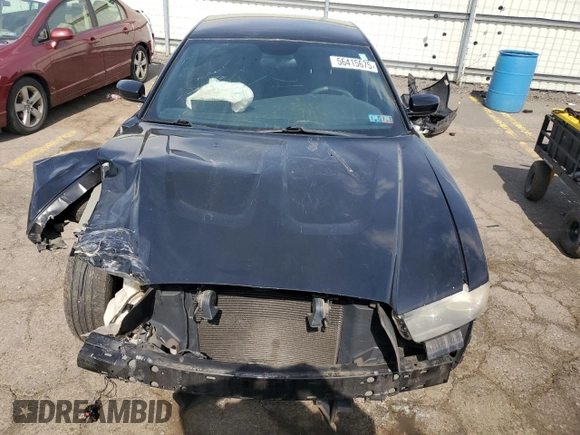 2013 Dodge Charger SE z VIN 2C3CDXBG6DH725726, wystawiony jako Copart lot #56415675 z przebiegiem 185 165 mil mil oraz Szkoda całkowita • Salvage title. Historia ofert i sprzedaży dostępna na DreamBid. Obrazek 5.