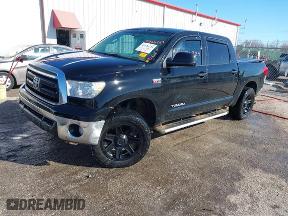 2011 Toyota Tundra z VIN 5TFEY5F12BX115107, wystawiony jako IAAI lot #41426224 z przebiegiem 143 487 mil mil oraz . Historia ofert i sprzedaży dostępna na DreamBid. Obrazek 2.