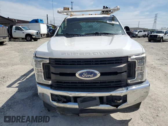 2019 Ford F-350 XL with VIN 1FD8W3DT4KEG49566, listed as a Copart auction lot 52201725 with 207,260 mi miles and Clean Title. Bid and sale history available at DreamBid. Image 5.