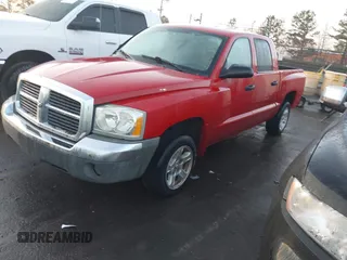 2005 Dodge Dakota SLT z VIN 1D7HE48K85S297456, wystawiony jako IAAI lot #41538482 z przebiegiem 192 229 mil mil oraz . Historia ofert i sprzedaży dostępna na DreamBid. Obrazek 2.