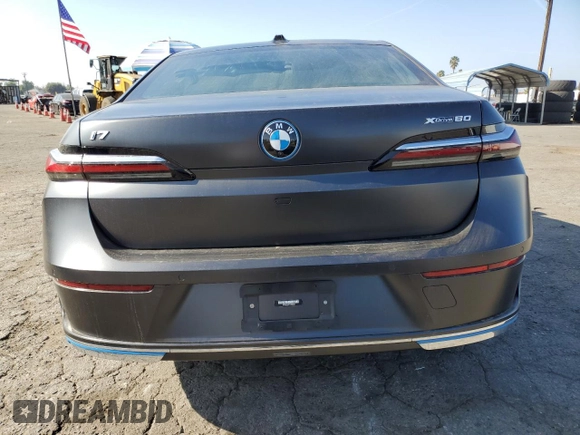 2023 BMW i7 xDrive60 z VIN WBY53EJ05PCM90595, wystawiony jako Copart lot #85151334 z przebiegiem 13 277 mil mil oraz Szkoda całkowita • Salvage title. Historia ofert i sprzedaży dostępna na DreamBid. Obrazek 6.