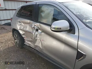 2024 Mitsubishi Outlander S z VIN JA4ARUAU8RU015154, wystawiony jako IAAI lot #42506748 z przebiegiem 18 231 mil mil oraz . Historia ofert i sprzedaży dostępna na DreamBid. Obrazek 6.