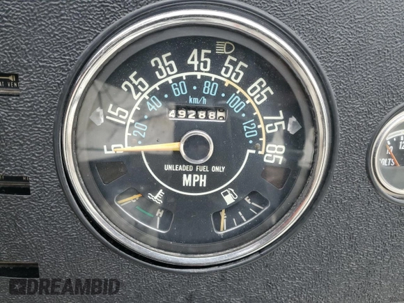 1981 Jeep CJ z VIN 1JCBM85E9BT029304, wystawiony jako Copart lot #75092174 z przebiegiem 49 288 mil mil oraz Szkody całkowita. Historia ofert i sprzedaży dostępna na DreamBid. Obrazek 9.