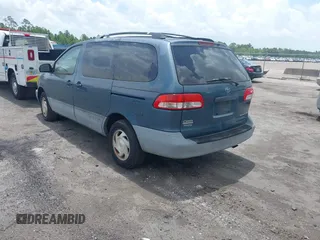 2002 Toyota Sienna LE z VIN 4T3ZF13C52U437850, wystawiony jako IAAI lot #42495616 z przebiegiem 225 330 mil mil oraz . Historia ofert i sprzedaży dostępna na DreamBid. Obrazek 3.