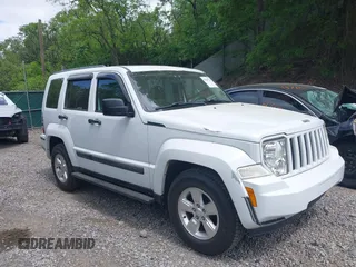2011 Jeep Liberty Sport z VIN 1J4PN2GK3BW574959, wystawiony jako IAAI lot #42281728 z przebiegiem 122 911 mil mil oraz . Historia ofert i sprzedaży dostępna na DreamBid. Obrazek 1.