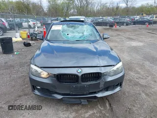 2015 BMW 3 Series 328i xDrive с VIN WBA3B5G52FNS14325, выставлен на аукционе IAAI как лот 42095241 с пробегом 95 726 миль миль и . История ставок и продаж доступна на DreamBid. Изображение 12.