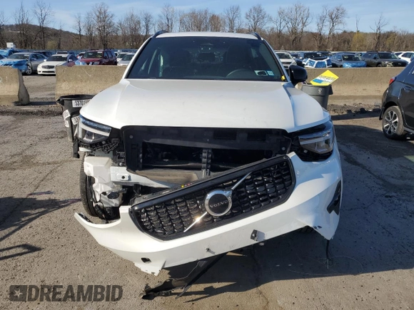 2023 Volvo XC40 Plus Dark Theme с VIN YV4L12UW4P2051131, выставлен на аукционе Copart как лот 53583395 с пробегом 18 005 миль миль и Списание • Salvage title. История ставок и продаж доступна на DreamBid. Изображение 5.