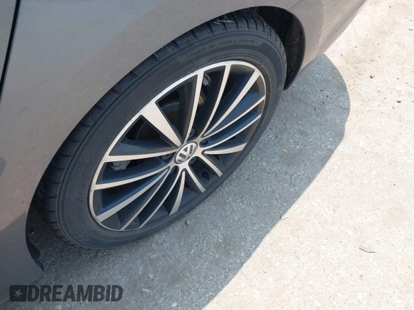 2015 Volkswagen Jetta SE with VIN 3VWD17AJ3FM400653, listed as a IAAI auction lot 42436240 with 149,022 mi miles and . Bid and sale history available at DreamBid. Image 12.