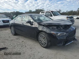 2025 Mercedes-Benz CLA 250 z VIN W1K5J4GB7SN516532, wystawiony jako Copart lot #86814014 z przebiegiem 4 053 mil mil oraz Szkoda całkowita • Salvage title. Historia ofert i sprzedaży dostępna na DreamBid. Obrazek 4.