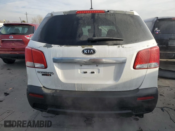2013 Kia Sorento LX z VIN 5XYKTCA66DG423668, wystawiony jako Copart lot #43718905 z przebiegiem 201 892 mil mil oraz Szkoda całkowita • Salvage title. Historia ofert i sprzedaży dostępna na DreamBid. Obrazek 6.