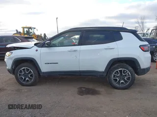 2024 Jeep Compass Trailhawk с VIN 3C4NJDDN7RT131393, выставлен на аукционе IAAI как лот 41217550 с пробегом 8 215 миль миль и . История ставок и продаж доступна на DreamBid. Изображение 14.