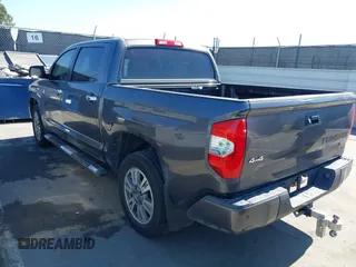 2017 Toyota Tundra Platinum z VIN 5TFAW5F15HX612228, wystawiony jako IAAI lot #41677281 z przebiegiem 157 425 mil mil oraz . Historia ofert i sprzedaży dostępna na DreamBid. Obrazek 3.