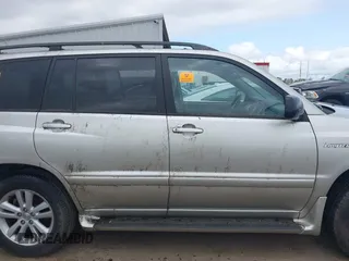 2006 Toyota Highlander z VIN JTEDW21A160001634, wystawiony jako IAAI lot #41899340 z przebiegiem Nie podano mil oraz . Historia ofert i sprzedaży dostępna na DreamBid. Obrazek 13.