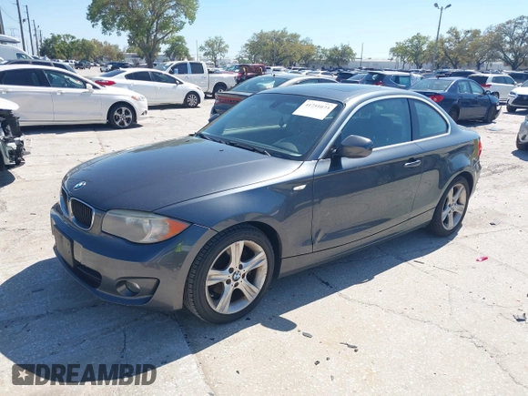 2013 BMW 1 Series 128i с VIN WBAUP9C55DVS94333, выставлен на аукционе IAAI как лот 41751073 с пробегом 141 467 миль миль и . История ставок и продаж доступна на DreamBid. Изображение 2.