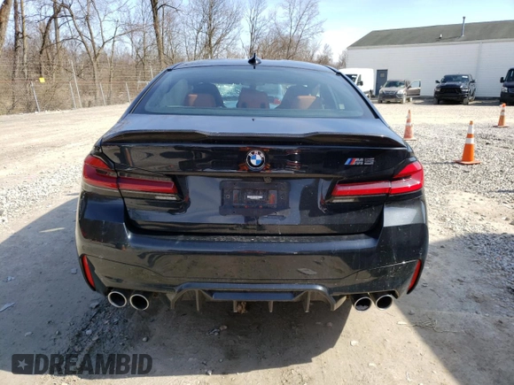 2022 BMW M5 z VIN WBS83CH01NCH75182, wystawiony jako Copart lot #46284903 z przebiegiem Nie podano mil oraz . Historia ofert i sprzedaży dostępna na DreamBid. Obrazek 6.
