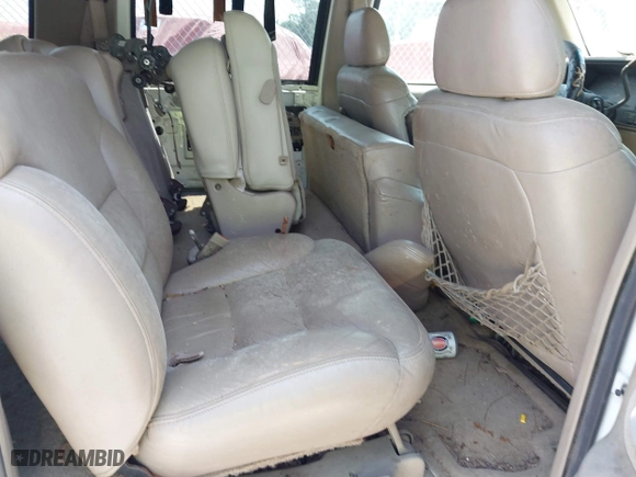 1996 GMC Suburban with VIN 1GKFK16R3TJ726521, listed as a IAAI auction lot 42055945 with 170,893 mi miles. Bid and sale history available at carsss.com. Image 8.