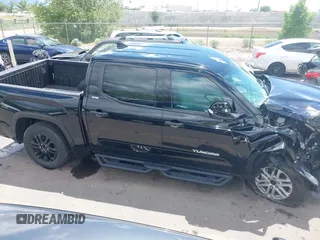 2023 Toyota Tundra SR5 с VIN 5TFLA5DB3PX108794, выставлен на аукционе IAAI как лот 42261726 с пробегом 15 141 миль миль и . История ставок и продаж доступна на DreamBid. Изображение 13.