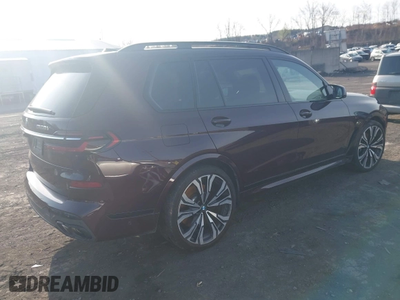 2023 BMW X7 M60i z VIN 5UX33EM03P9R02884, wystawiony jako IAAI lot #41879035 z przebiegiem 45 466 mil mil oraz . Historia ofert i sprzedaży dostępna na DreamBid. Obrazek 4.