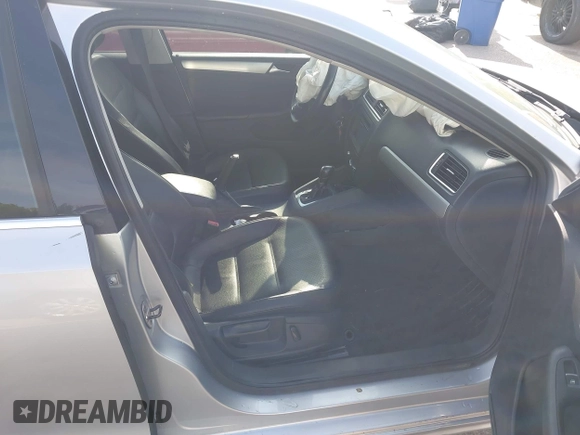 2013 Volkswagen Jetta SE z VIN 3VWDP7AJ7DM282456, wystawiony jako IAAI lot #42664312 z przebiegiem 175 075 mil mil oraz . Historia ofert i sprzedaży dostępna na DreamBid. Obrazek 5.