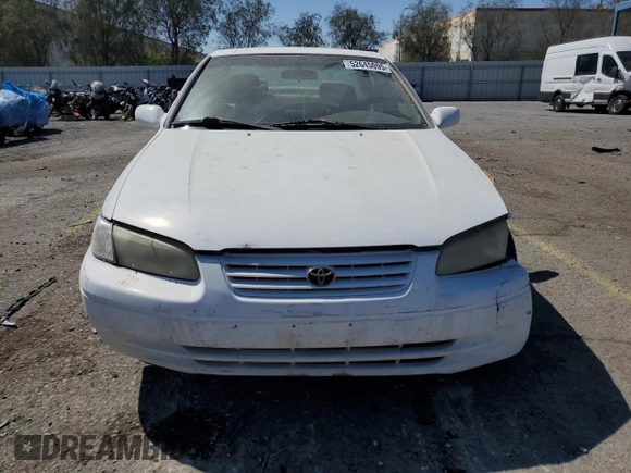 1998 Toyota Camry LE z VIN JT2BF28K3W0115122, wystawiony jako Copart lot #52645095 z przebiegiem 361 549 mil mil oraz Szkoda całkowita • Salvage title. Historia ofert i sprzedaży dostępna na DreamBid. Obrazek 5.