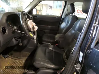 2015 Jeep Patriot Latitude z VIN 1C4NJRFB5FD426252, wystawiony jako Copart lot #54958515 z przebiegiem 80 250 mil mil oraz Szkoda całkowita • Salvage title. Historia ofert i sprzedaży dostępna na DreamBid. Obrazek 7.