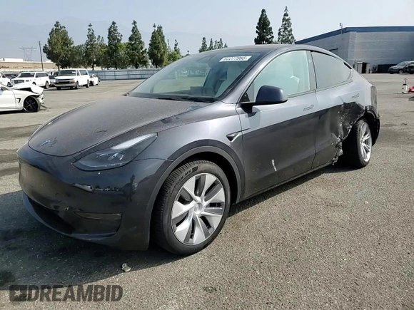 2024 Tesla Model Y Long Range with VIN 7SAYGDEE1RA266653, listed as a Copart auction lot 62277865 with 8,189 mi miles and Salvage title. Bid and sale history available at DreamBid. Image 14.