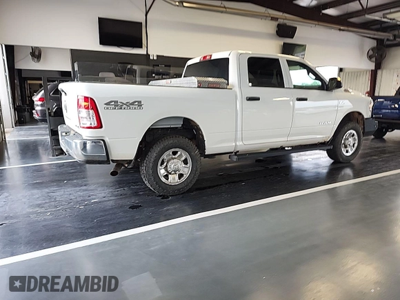 2022 Ram 2500 Tradesman with VIN 3C6UR5CJ5NG320823, listed as a IAAI auction lot 42201786 with 100,318 mi miles. Bid and sale history available at carsss.com. Image 1.