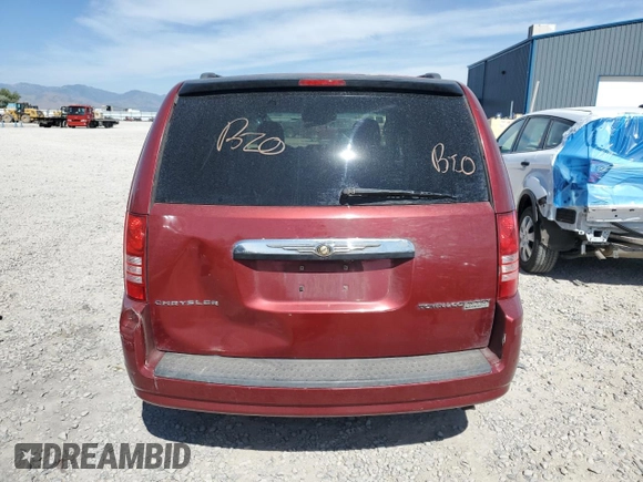 2010 Chrysler Town & Country Touring z VIN 2A4RR5D12AR492111, wystawiony jako Copart lot #58997205 z przebiegiem Nie podano mil oraz Szkoda całkowita • Salvage title. Historia ofert i sprzedaży dostępna na DreamBid. Obrazek 6.