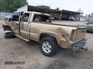 2000 Chevrolet Silverado 1500 LS with VIN 2GCEK19T3Y1308251, listed as a IAAI auction lot 40804829 with 407,782 mi miles. Bid and sale history available at carsss.com. Image 3.