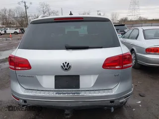 2017 Volkswagen Touareg Wolfsburg Edition с VIN WVGRF7BP3HD004486, выставлен на аукционе IAAI как лот 41759564 с пробегом 90 722 миль миль и . История ставок и продаж доступна на DreamBid. Изображение 16.
