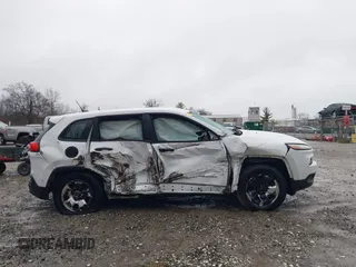 2014 Jeep Cherokee Sport with VIN 1C4PJMAB3EW287020, listed as a IAAI auction lot 41040643 with 134,417 mi miles. Bid and sale history available at carsss.com. Image 13.