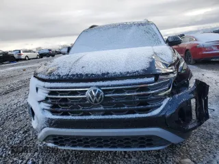 2024 Volkswagen Atlas Peak Edition SE with VIN 1V2CR2CA8RC570034, listed as a Copart auction lot 45377275 with 26,557 mi miles and Salvage title. Bid and sale history available at DreamBid. Image 5.