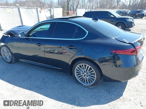 2017 Alfa Romeo Giulia Ti with VIN ZARFAEEN9H7551464, listed as a IAAI auction lot 41726121 with 68,654 mi miles. Bid and sale history available at carsss.com. Image 3.