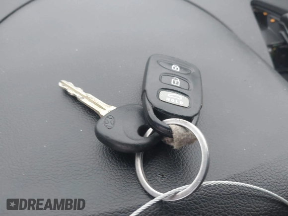 2013 Hyundai Elantra GLS z VIN 5NPDH4AE5DH333816, wystawiony jako IAAI lot #41213434 z przebiegiem 151 085 mil mil oraz . Historia ofert i sprzedaży dostępna na DreamBid. Obrazek 11.