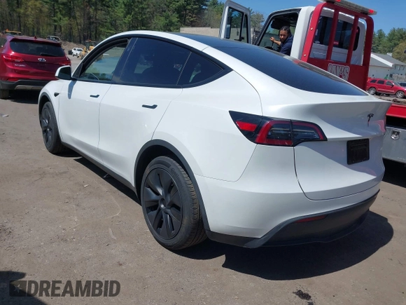 2024 Tesla Model Y с VIN 7SAYGDED8RF211112, выставлен на аукционе IAAI как лот 42176000 с пробегом 16 677 миль миль и . История ставок и продаж доступна на DreamBid. Изображение 3.