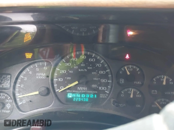 2000 Chevrolet Silverado 2500 LS z VIN 1GCFC29U5YE259603, wystawiony jako IAAI lot #42426550 z przebiegiem 229 438 mil mil oraz . Historia ofert i sprzedaży dostępna na DreamBid. Obrazek 7.