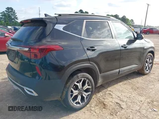 2021 Kia Seltos EX with VIN KNDERCAAXM7228380, listed as a IAAI auction lot 42015912 with 61,612 mi miles. Bid and sale history available at carsss.com. Image 4.