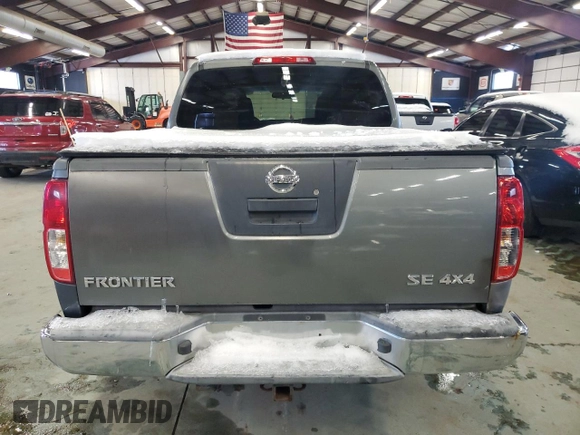 2006 Nissan Frontier Nismo z VIN 1N6AD07W86C453497, wystawiony jako Copart lot #45365105 z przebiegiem 157 687 mil mil oraz Czysty tytuł • Clean title. Historia ofert i sprzedaży dostępna na DreamBid. Obrazek 6.