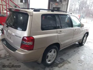 2005 Toyota Highlander with VIN JTEDP21A750075961, listed as a IAAI auction lot 41252234 with 139,777 mi miles. Bid and sale history available at carsss.com. Image 4.